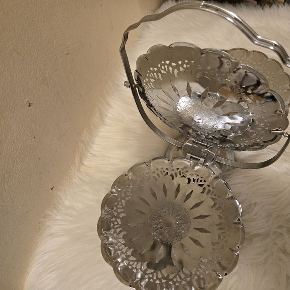 Vintage 3 Tray Tiered Folding Hors d'oeuvres & Deserts Silver Tone Stand - Picture 10 of 11